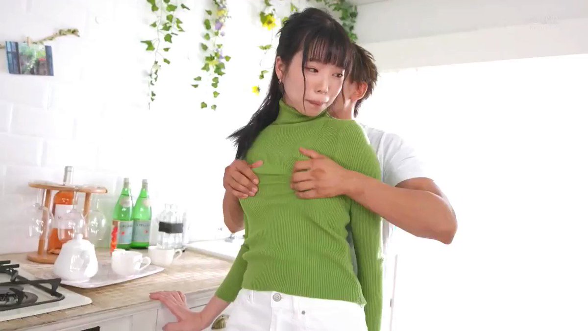 ノーブラで外に出る『野生的エロス』を兼ね備えた現役アパレルデザイナー美波こづえ26歳 AV DEBUT Post2