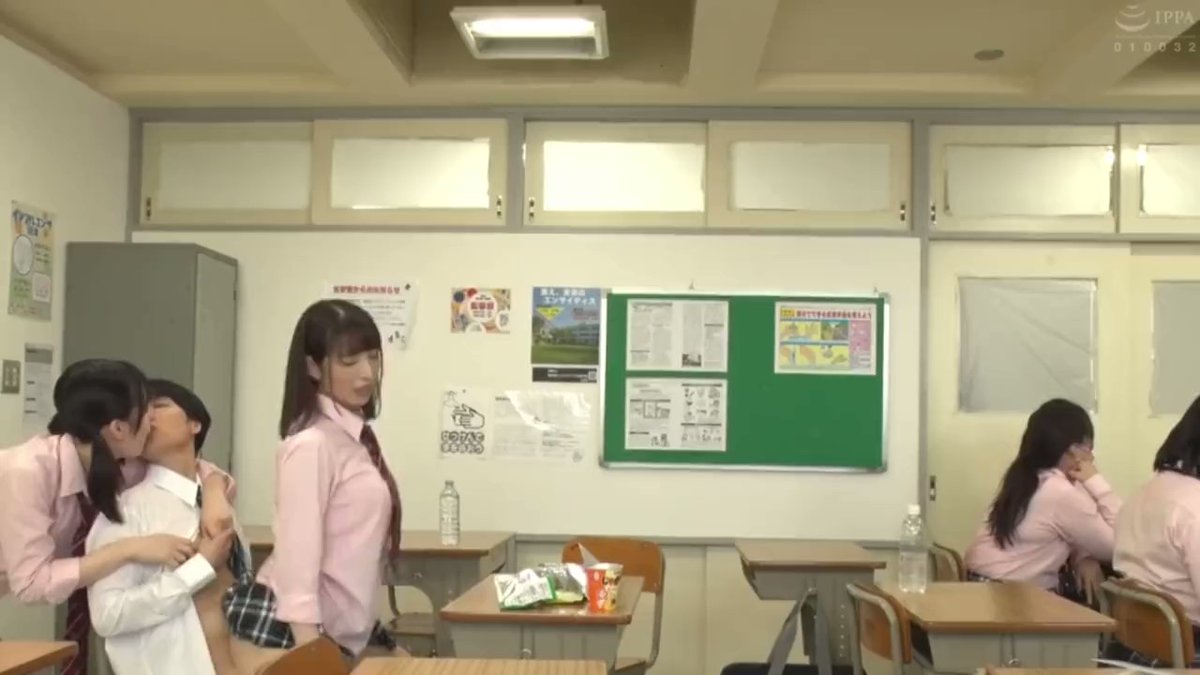 レズ乱交も当たり前！去年まで女子校だった学校に入学したら女子だらけで男はボク1人！ヤリマン四天王にチ○ポの先が渇く暇がないほどヤラれまくり！ Post4