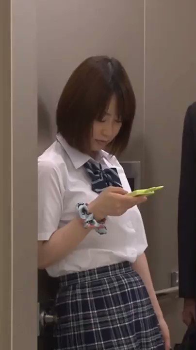 【スマホ推奨】エレベーターに挟まれたデカ尻女子校生をガン突き Post1