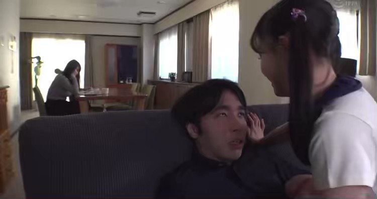 上司の自宅で不倫していたら奥さんが帰宅してきて子どもに成りすまし！こっそり浮気SEXし続けた3日間 工藤ララ Post1
