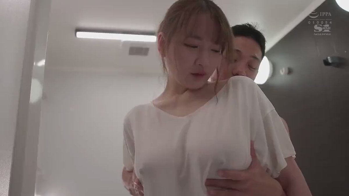 豪雨にさらされて…先輩の水滴垂れる濡れ透けJ乳に理性を失ったボク 鷲尾めい Post13