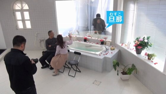 一般男女モニタリングAV マジックミラーの向こうには愛する旦那（=むすこ）！ずっとヤリたいと思っていたむすこの嫁と義父が初めてのぬるぬるソープ体験！妊娠活動中で色気が増した巨乳嫁との密着ソーププレイに勃起したまだまだ元気なギンギン義父ち○ぽはいけないと思い… Post2