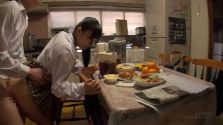 男だらけの家族に女性は私1人 毎日忙しく家事をしながら10人兄弟＆お父さんと連続セックス朝生活 のあ（長女） Post2