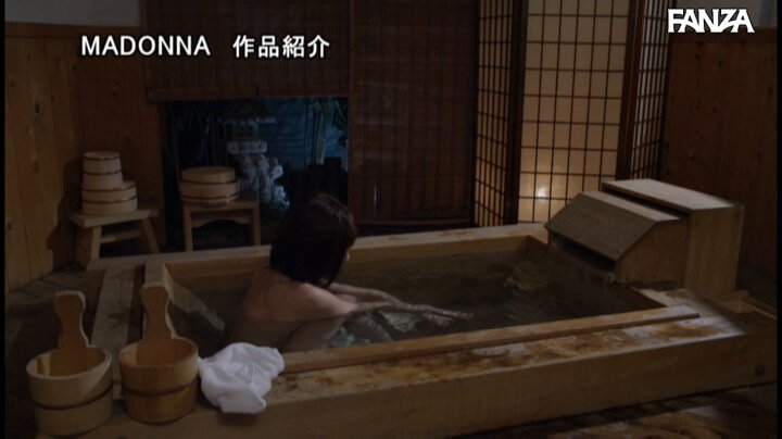 もちづきる美の無料AVが2件あります