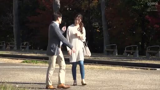 結婚して20年、平凡な生活を送る主婦。最近、年齢を重ねるごとに心が冷めていくのを感じる…もう一度だけ10代の頃のようにキスしただけでドキドキする燃えるようなSEXがしたい。一日限定彼氏と最初で最後の不貞中出しSEX かれんさん（43歳） 新宿区在住 子供:1人 Post1