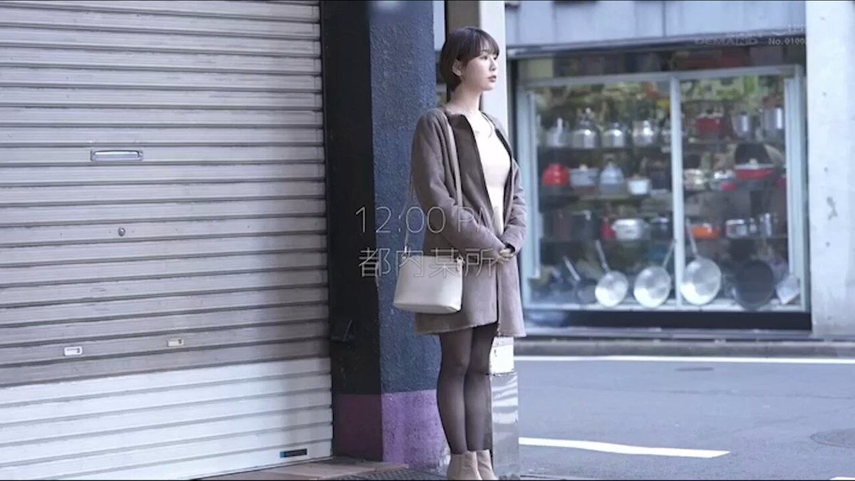 目が合うだけでどこでもベロチュウしてくる自慢の年上彼女はキスで勃起した僕をすぐラブホに連れて行きたがるのでいつもデートになりません 都築亜美 Post2