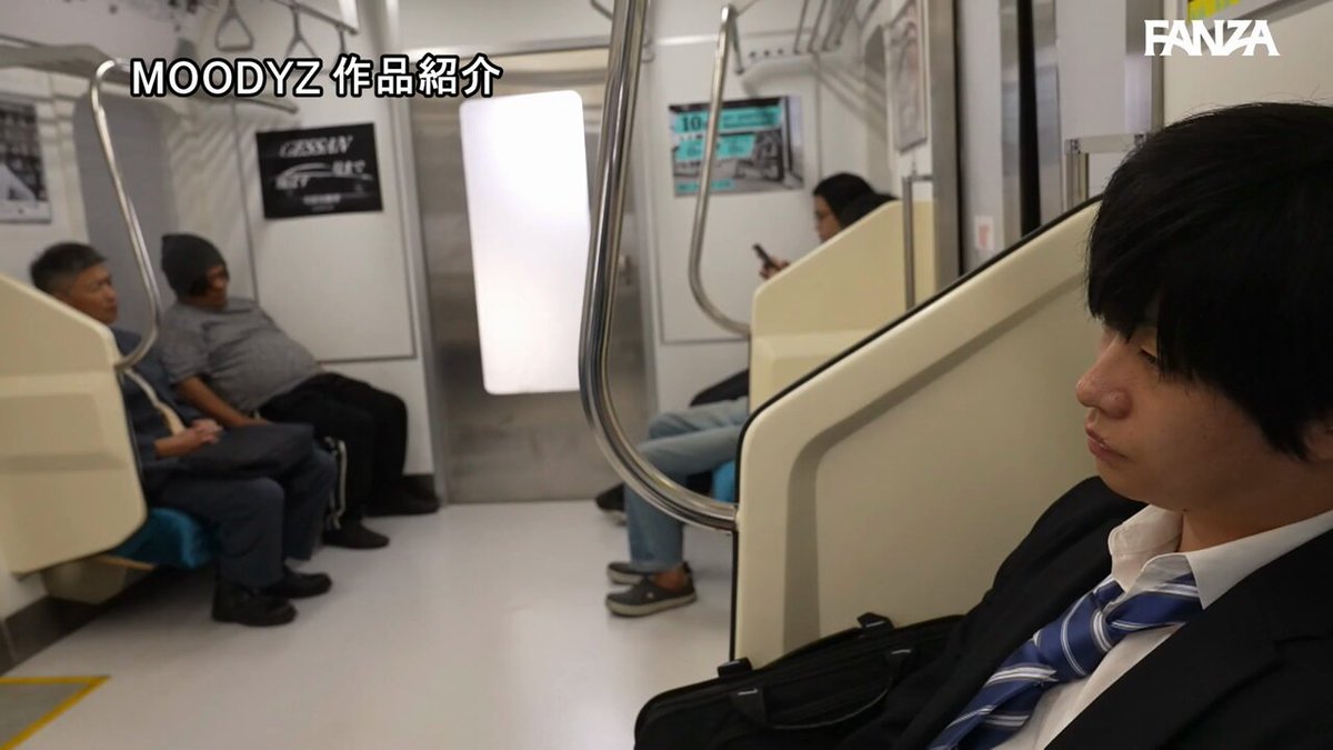 ジム帰りに着替えず電車へ乗ってくるスポコス巨乳お姉さんについ手を出してしまったボクは密着汗だく逆痴●で終点まで何度も射精させられて… 都月るいさ Post1