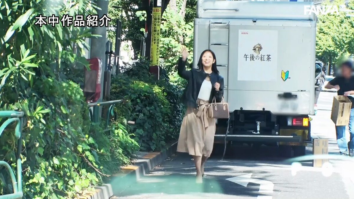 義姉（兄貴の嫁）から旦那とのセックスに満足できず欲求不満で頭がおかしくなりそうと電話があって、日帰り出張で不在の間にこっそり会うことに。 旦那を駅まで迎えに行かなきゃいけない夜9時まで、絶倫チ●ポの友人を集めてセックス漬け17発 めちゃくちゃ中出し… 前乃菜々 Post1