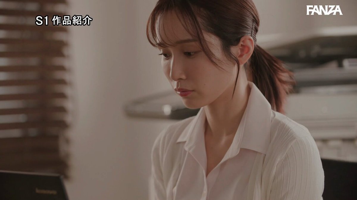 美人なドS上司から雑に扱われて欲情！そのまま恥ずかしく射精させられちゃう僕。 小島みなみ Post1