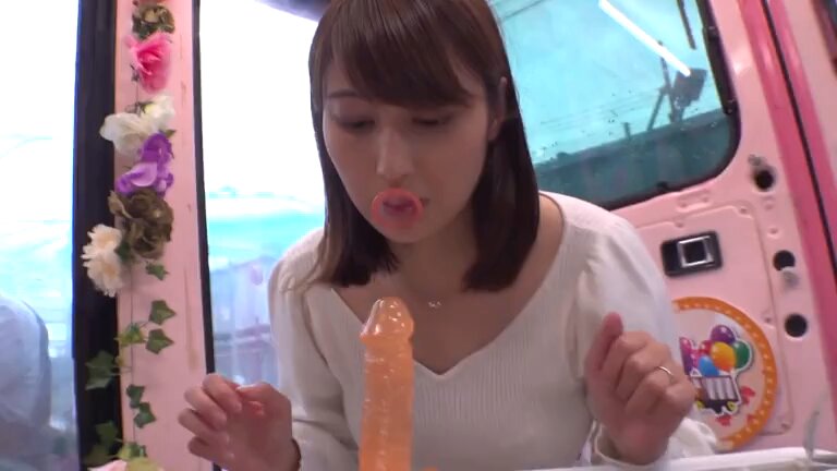 一般男女モニタリングAV×マジックミラー便コラボ企画 愛する夫の目の前で路上NTR！清楚な人妻が「お口だけでコンドーム装着」に挑戦！ノーハンドでデカチンを咥えたご無沙汰妻のオマ○コは欲しがり汁が溢れ出す！旦那の目の前で寝取って最後はゴムを外して生中出し！ Post1